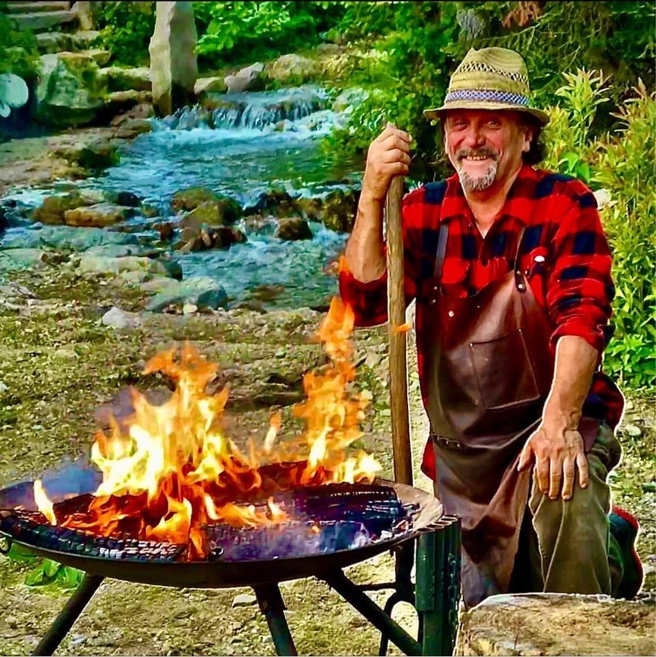 Der alte Mann und sein Grill